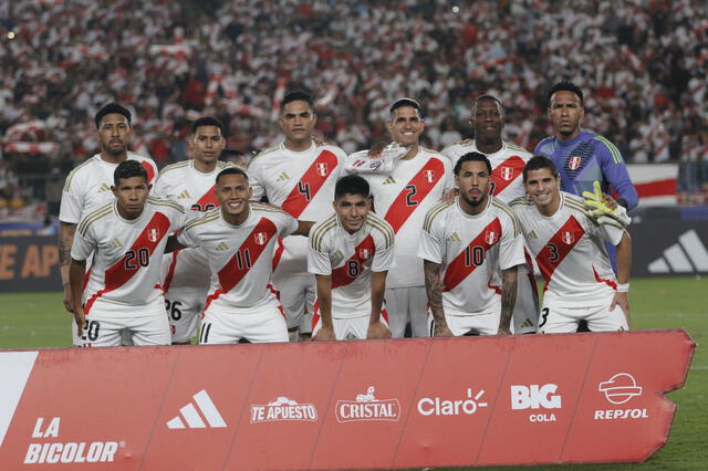 Equipo de Perú ante Dominicana   