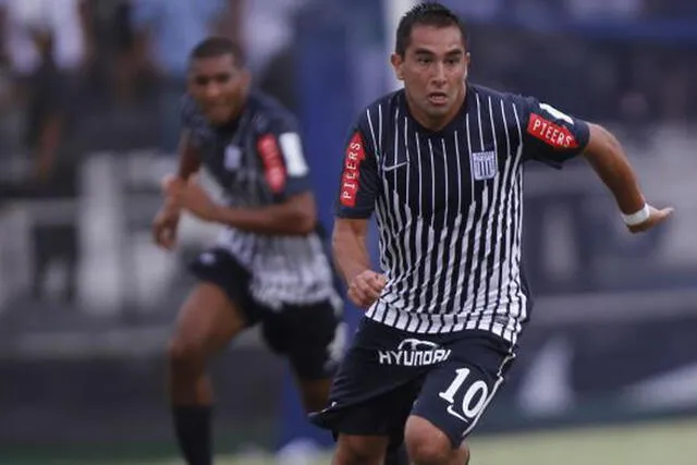 Fernando Meneses fue el '10' de Alianza Lima en 2012 Fernando Meneses fue el '10' de Alianza Lima en 2012