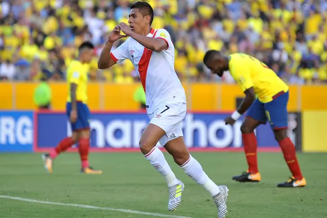 Paolo Hurtado celebrando su gol frente a Ecuador   