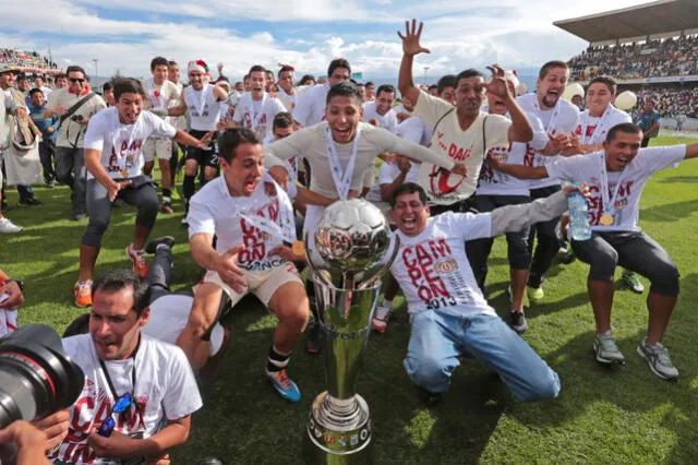Universitario celebrando el título 2013. | Foto: Andina.   