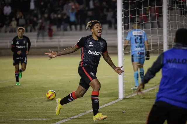 <strong>Paolo Reyna celebrando su gol ante Cantolao</strong>   