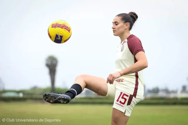 Stephanie Lacoste, Universitario de Deportes