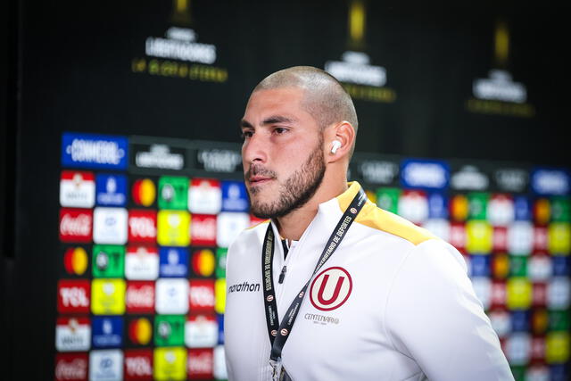 Marco Saravia, Universitario 