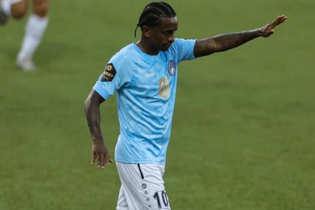 Yordy Reyna con camiseta del Rodina Moscú.   