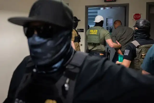 Inmigrantes detenidos por el ICE Inmigrantes detenidos por el ICE