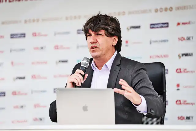 Jean Ferrari se le atribuye ser cómplice primario del delito de negociación incompatible por presunta corrupción en Universitario en 2019