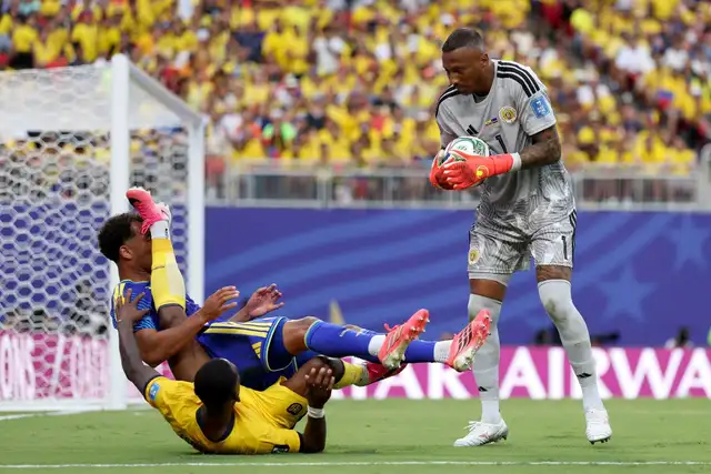 Eloy Room se convirtió en figura del Ecuador vs Curazao tras atajar de todo