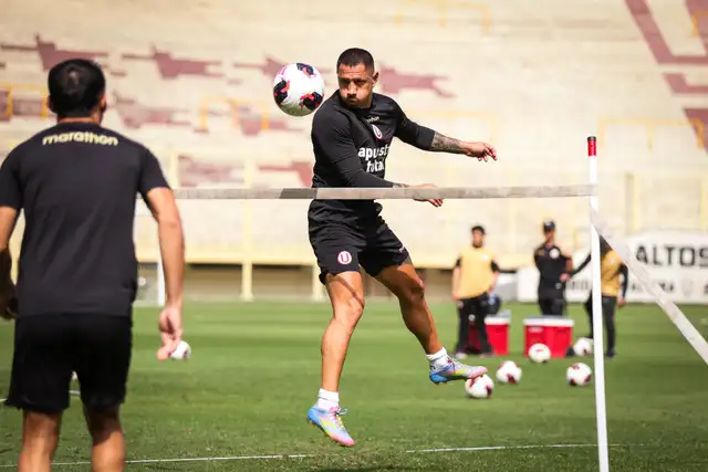 Fotos de la más reciente practica de Universitario
