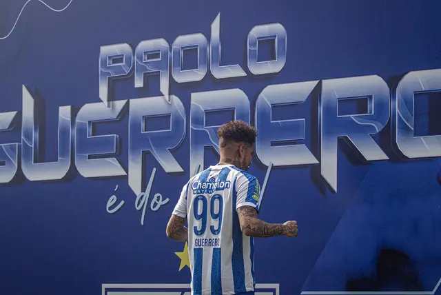 Guerrero con la 99 de Avaí.