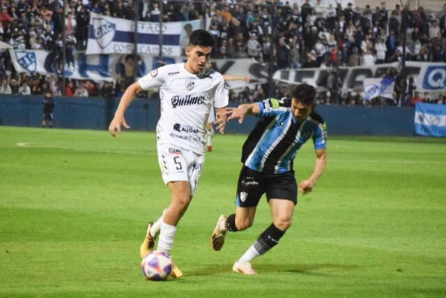 Quilmes llega de haber empatado con Almagro.