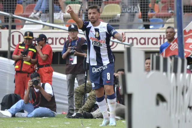 Gabriel Costa mostró su fastidio tras anularle un gol.