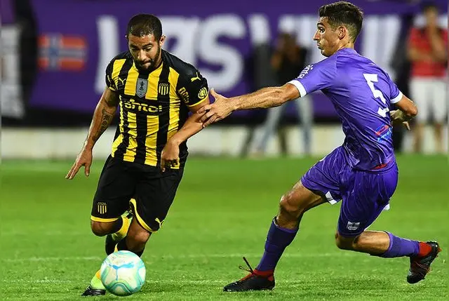 Peñarol y Defensor Sporting.