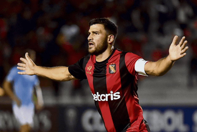 Bernardo Cuesta, goleador histórico de Melgar.