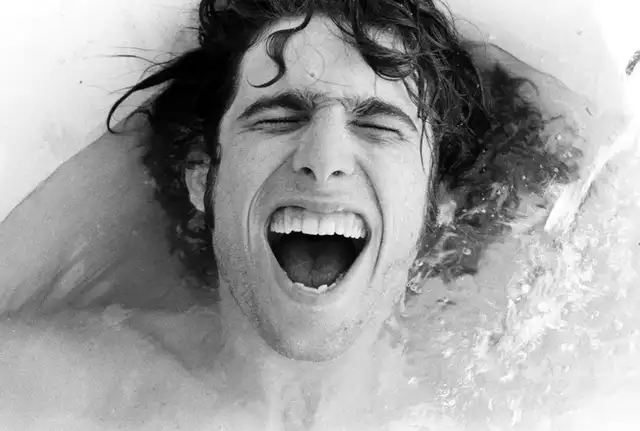 Vida de Andrés Calamaro vía Star Plus.