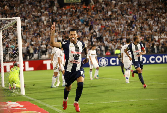 Pablo Ceppelini con camiseta de Alianza Lima.   