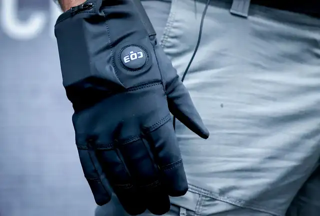 Guantes eléctricos de ICE, inmigrantes