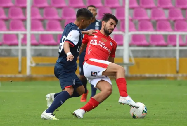 Pier Larrauri con Cienciano del Cusco   