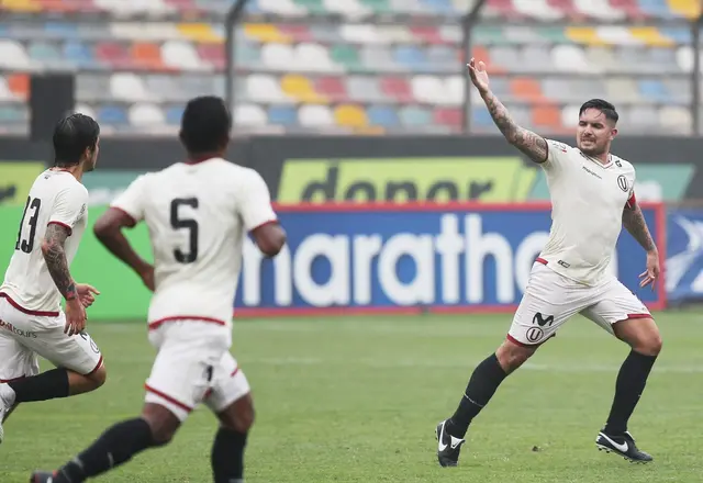 Juan Manuel Vargas celebrando un gol con Universitario. | FOTO: Archivo LIBERO   
