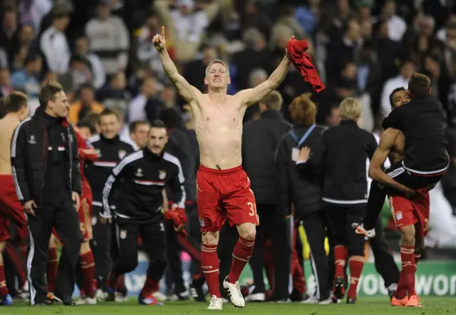 Bastian Schweinsteiger anota el tanto decisivo de la tanda.   