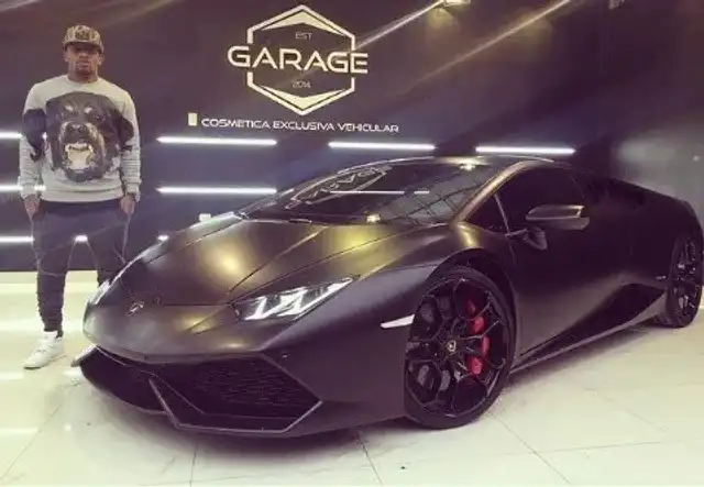 Jefferson Farfán y su auto Lamborghini Jefferson Farfán y su auto Lamborghini