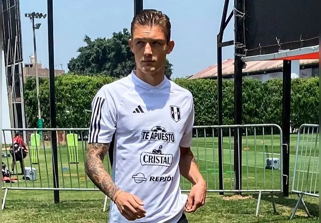 Oliver Sonne con la selección peruana Oliver Sonne con la selección peruana