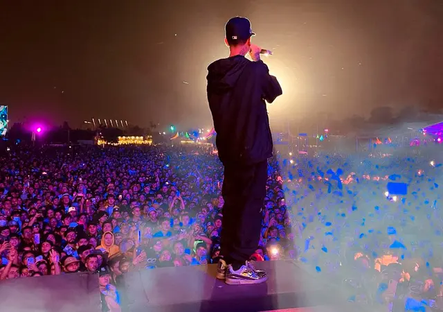 Natanael Cano en concierto.