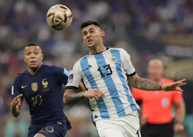  Cristian Romero jugó los 7 partidos de Argentina en el Mundial Qatar 2022.   