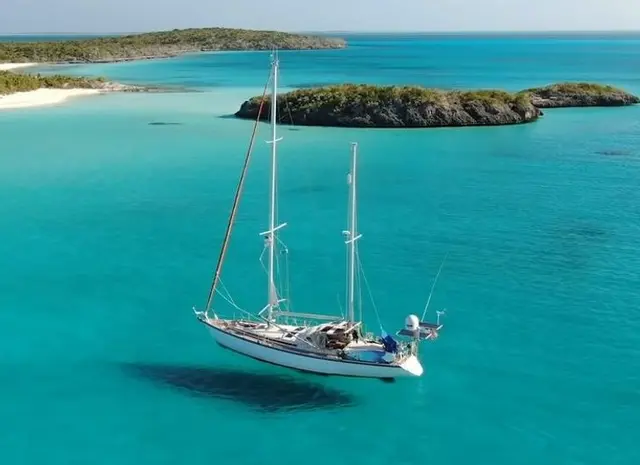 Barco, ilusión óptica, imagen completa.