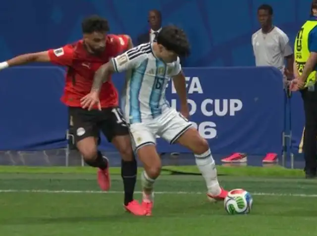 Jugada previa que anuló el gol de Mostafa Ziko Jugada previa que anuló el gol de Mostafa Ziko