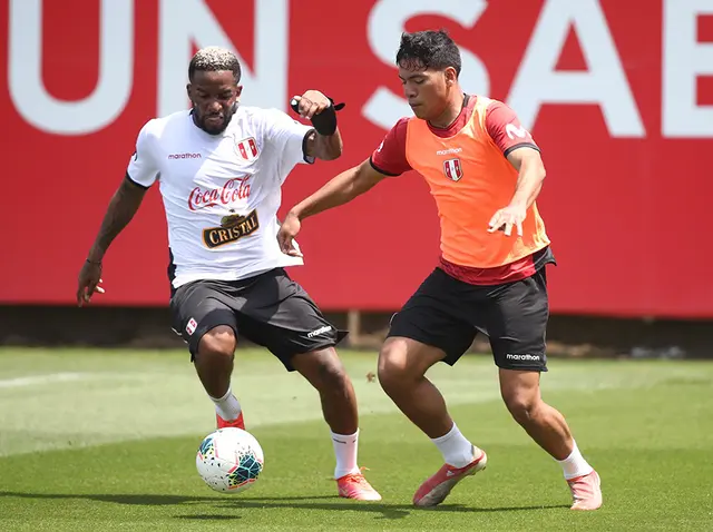 Jefferson Farfán listo para tener minutos ante Chile.   