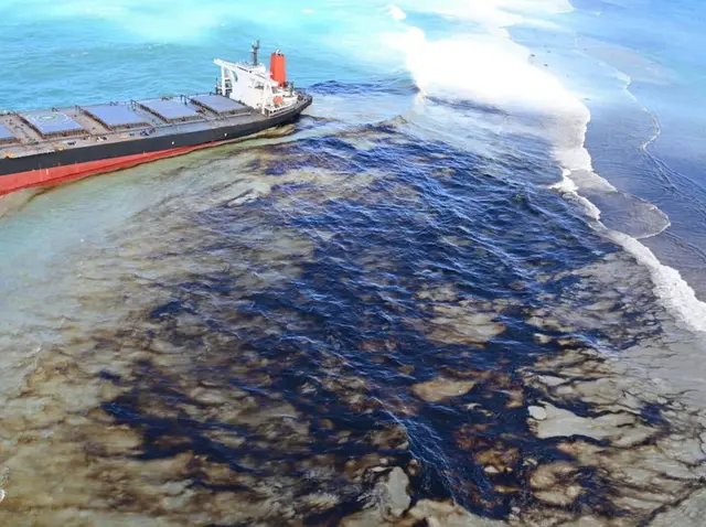  Islas Mauricio luego del derrame de petróleo ocurrido en 2020. Foto: EFE.   