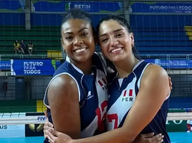 Alondra Alarcón junto a Ángela Leyva. 