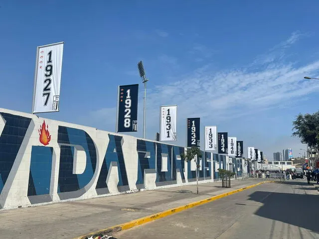 Alianza Lima muestra la bandera del título de 1934. / Foto: Twitter