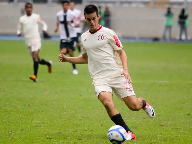  Aurelio Saco Vértiz con Universitario.    