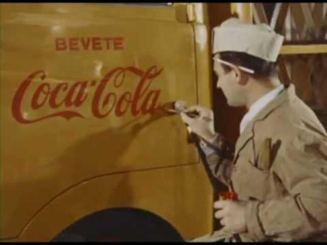  J. B. Chandler, hombre que construyó la caja de Coca-Cola más grande del mundo en 1950. 