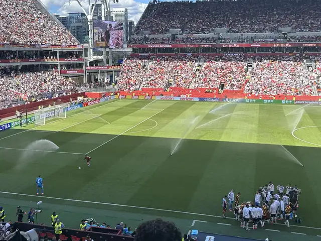 Manuel Neuer fue captado entrenando en la pausa de rehidratación Manuel Neuer fue captado entrenando en la pausa de rehidratación