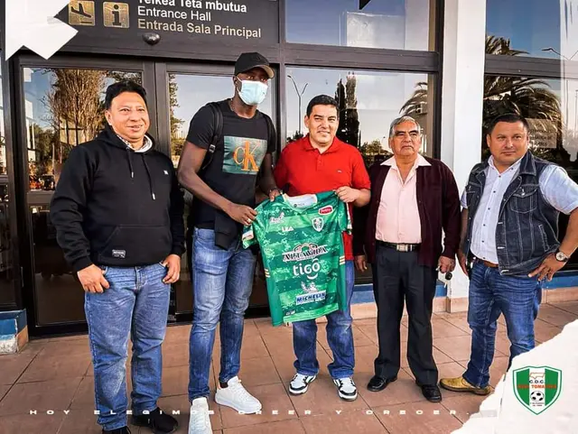 John Jairo Mosquera con Real Tomayapo.