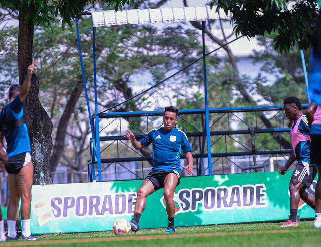 La publicación de Emelec en redes sociales con la imagen de Christian Cueva    