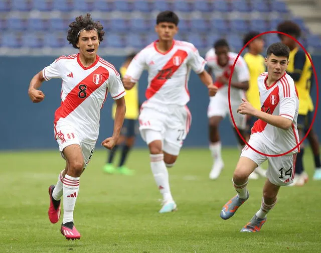 Felipe Chávez celebrando el empate de la Selección Peruana.