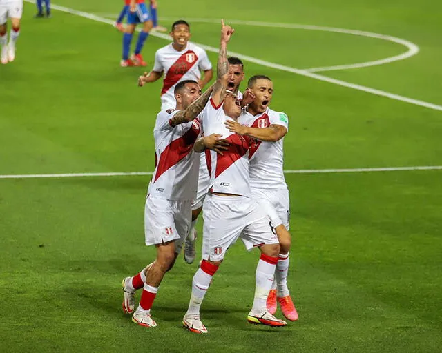 Christian Cueva celebrando el 1-0 de Perú ante Chile. Foto: José Carlos Serrano.   