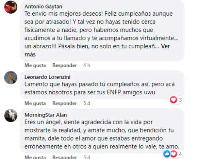 joven cumpleaños nadie asiste dos tortas