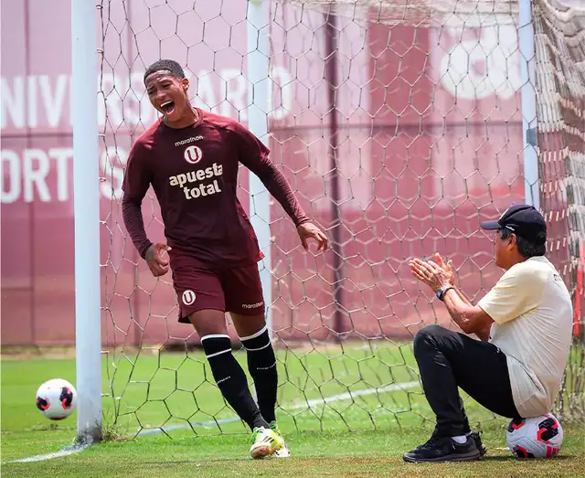 Christopher Loayza, Universitario