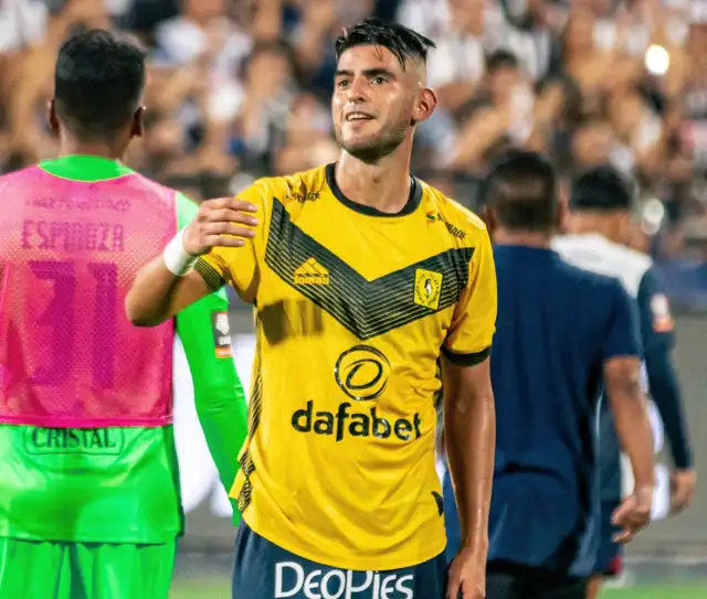 Carlos Zambrano con la camiseta del 'Delfín'   
