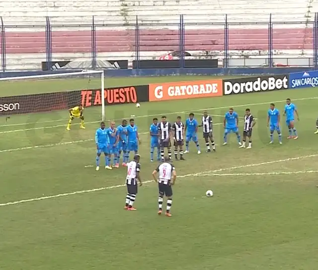 Jefferson Farfán anotó gol en los últimos minutos ante Binacional en el 2021