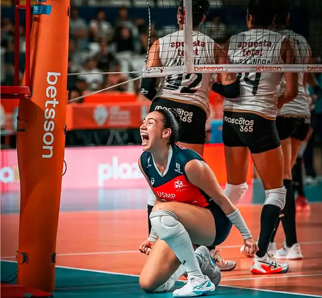 Aixa Vigil, Universitario