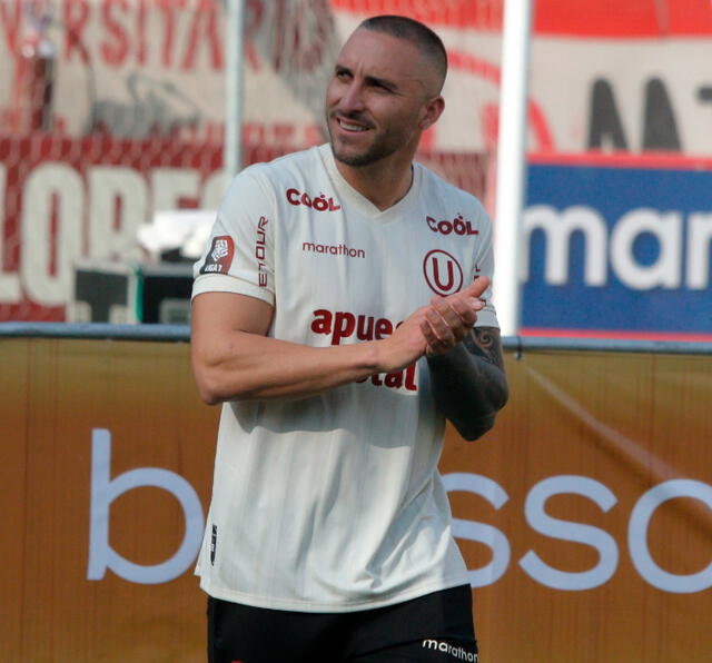 Emanuel Herrera, Universitario Emanuel Herrera, Universitario