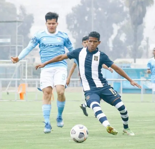 Lupu con camiseta de Alianza Lima. Lupu con camiseta de Alianza Lima.