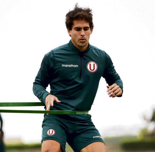 Rafael Guarderas entrenando con Universitario.   