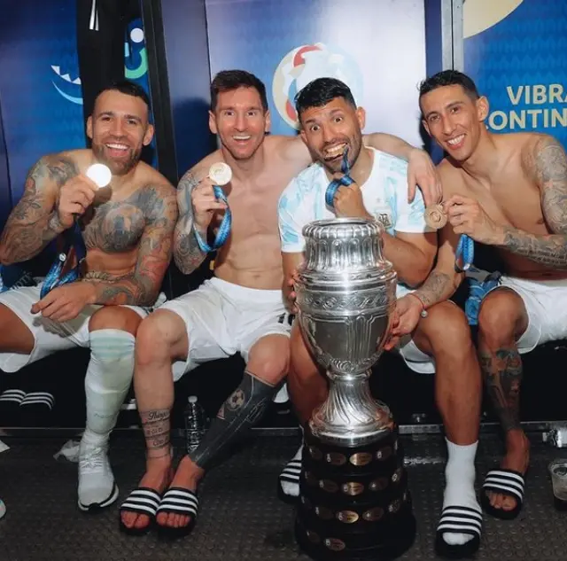 Otamendi, Messi, Aguero y Di María con la Copa América 
