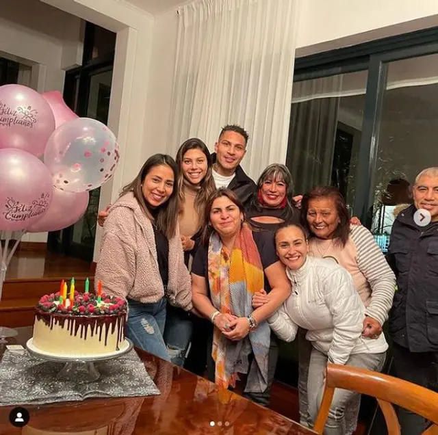 Paolo Guerrero comparten foto con Alondra García Miró Paolo Guerrero comparten foto con Alondra García Miró